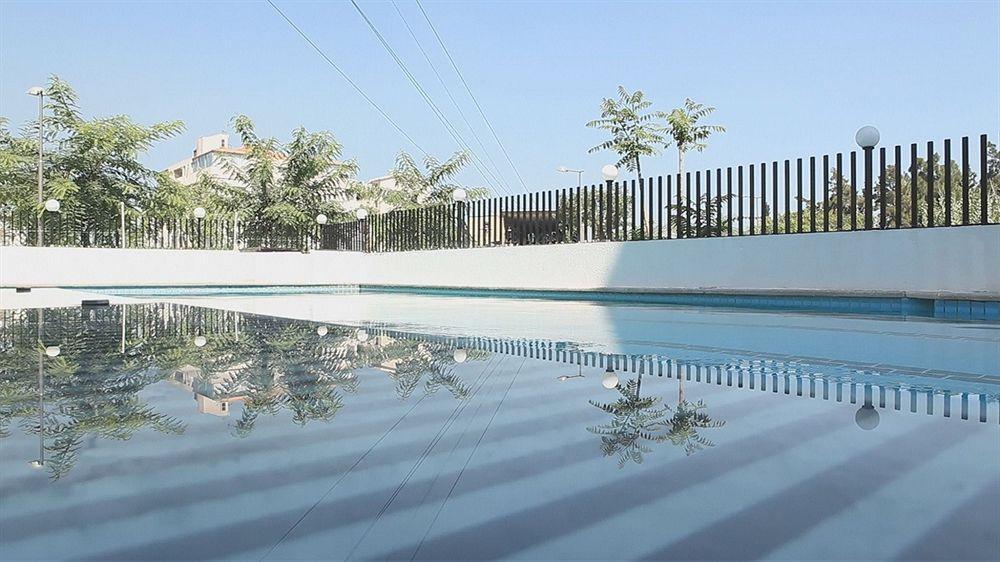 Queens Land Hotel Jounieh Esterno foto