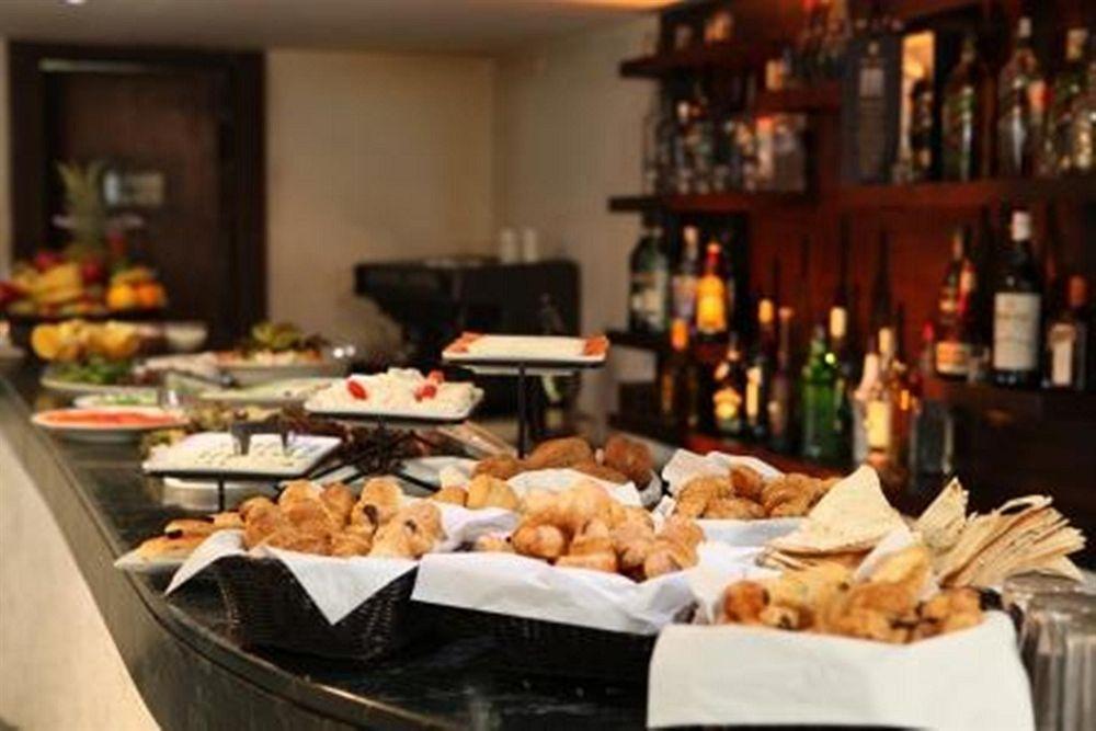 Queens Land Hotel Jounieh Esterno foto