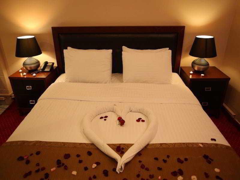 Queens Land Hotel Jounieh Esterno foto