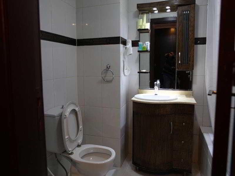 Queens Land Hotel Jounieh Esterno foto