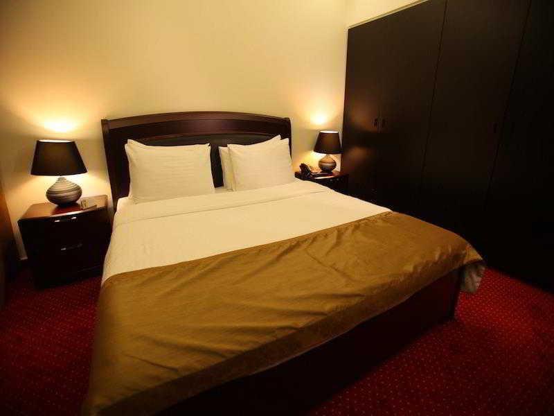 Queens Land Hotel Jounieh Esterno foto