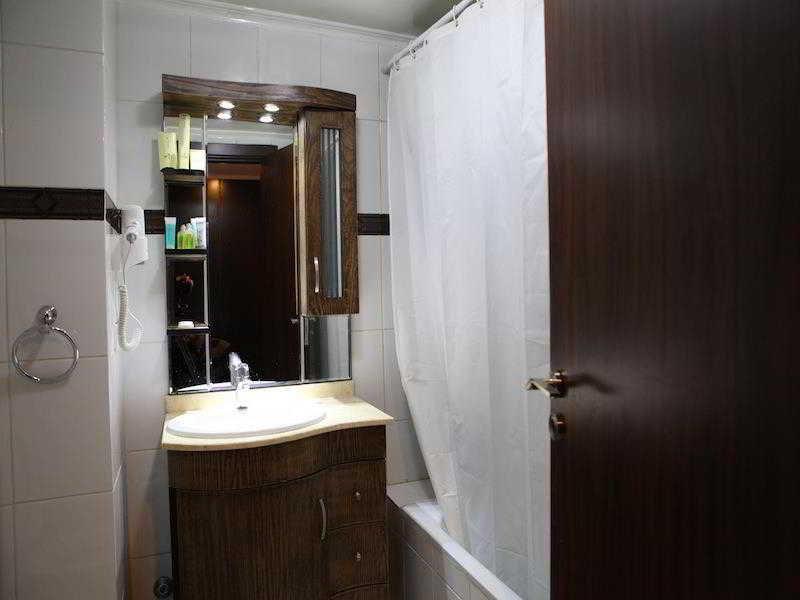 Queens Land Hotel Jounieh Esterno foto
